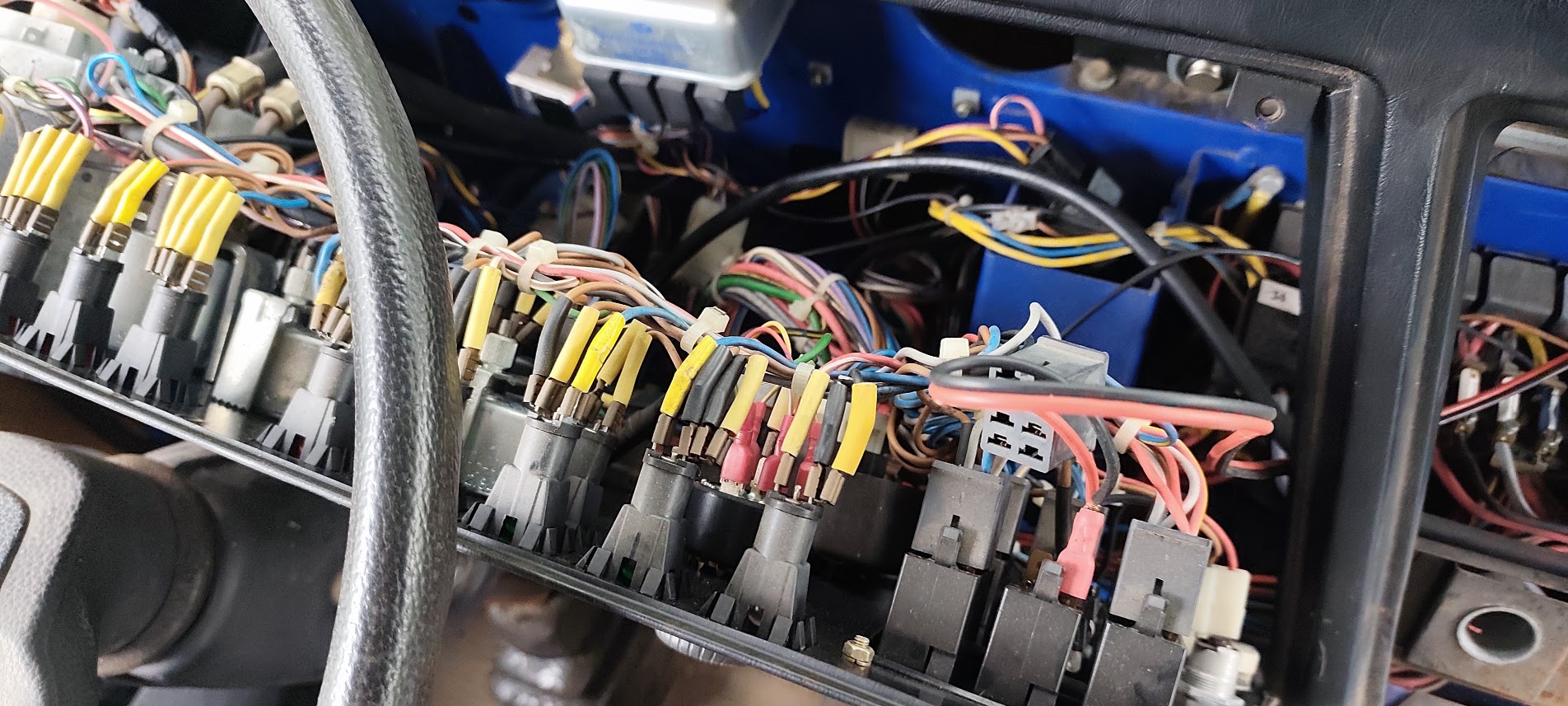 24V electrical fuse box wiring